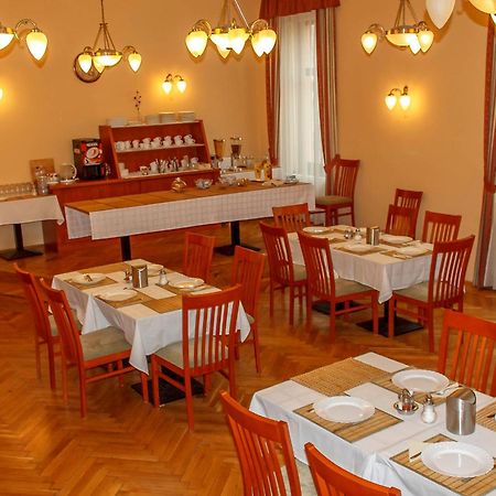 Pannon Hotel Bejelentkezes 20 Oraig, Check-In Until 20 O'Clock, Einchecken Bis 20 Uhr Mohacs Exterior photo