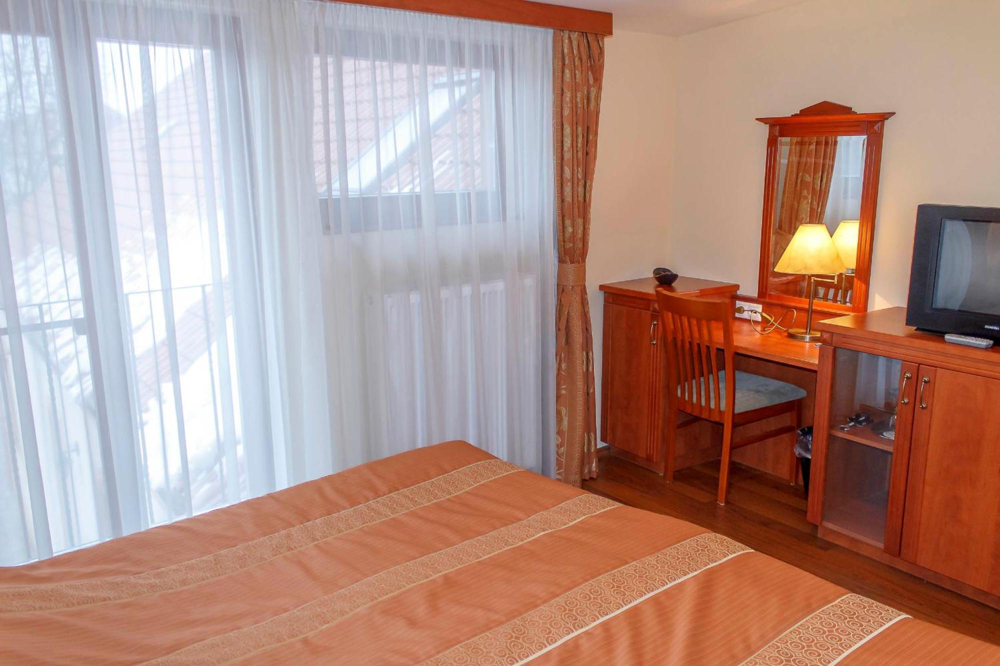Pannon Hotel Bejelentkezes 20 Oraig, Check-In Until 20 O'Clock, Einchecken Bis 20 Uhr Mohacs Exterior photo