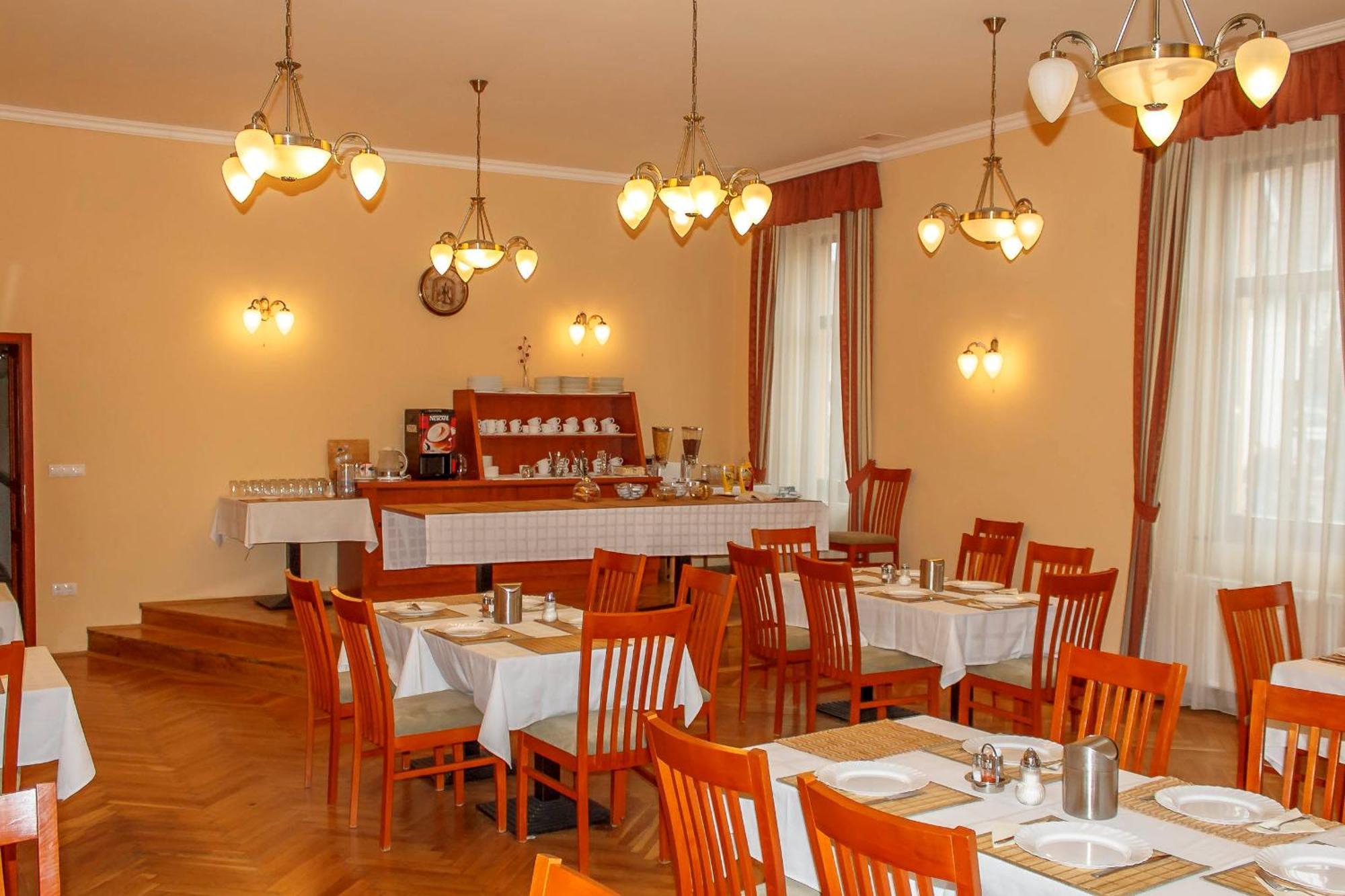 Pannon Hotel Bejelentkezes 20 Oraig, Check-In Until 20 O'Clock, Einchecken Bis 20 Uhr Mohacs Exterior photo
