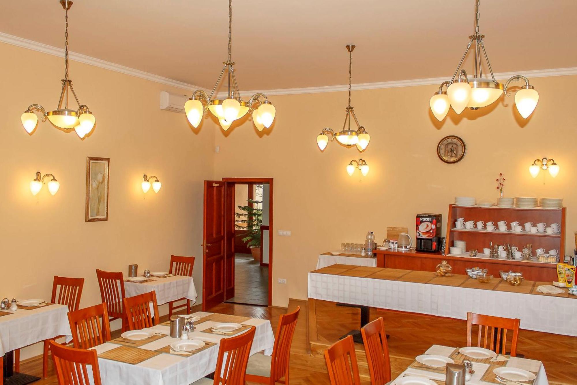 Pannon Hotel Bejelentkezes 20 Oraig, Check-In Until 20 O'Clock, Einchecken Bis 20 Uhr Mohacs Exterior photo