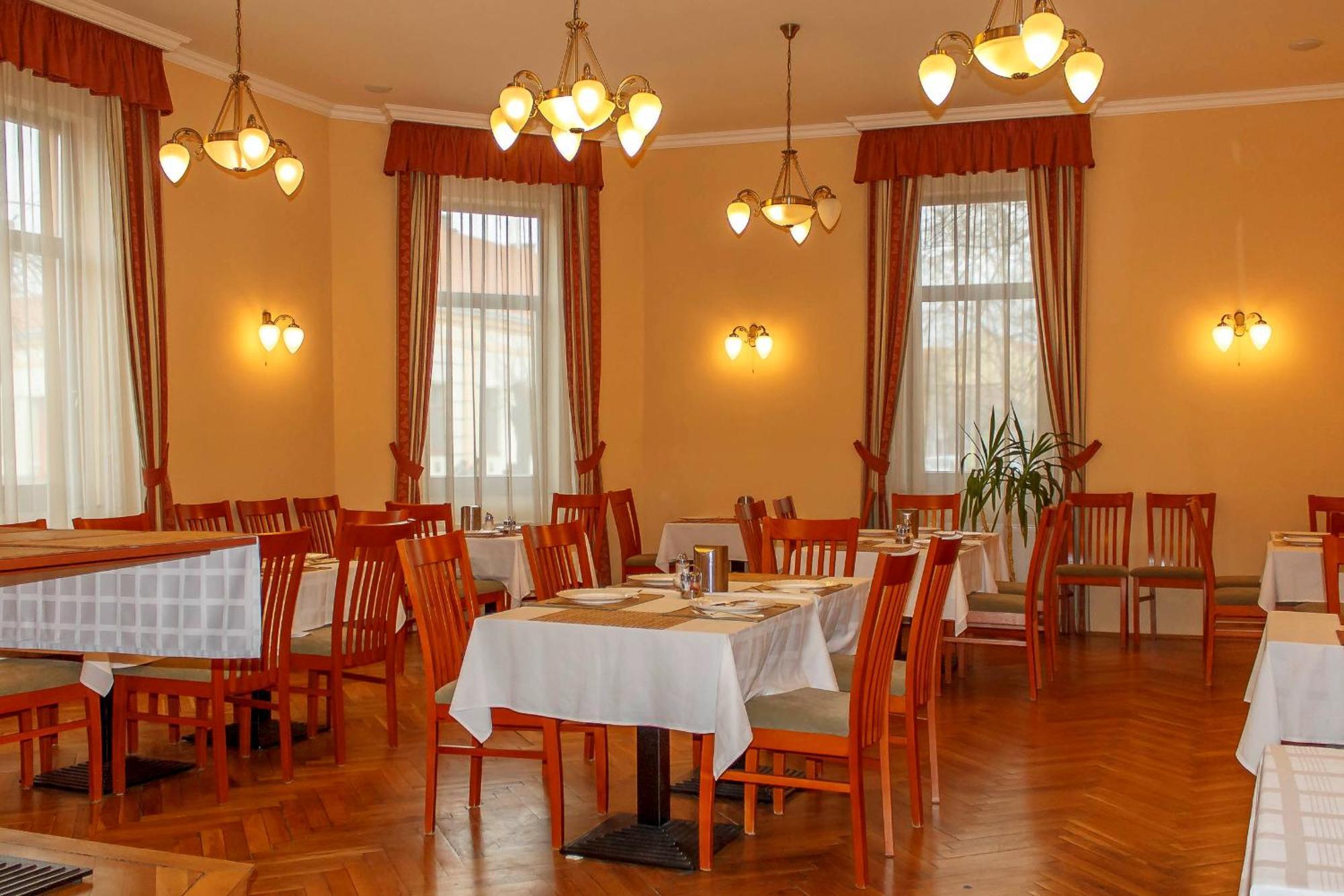 Pannon Hotel Bejelentkezes 20 Oraig, Check-In Until 20 O'Clock, Einchecken Bis 20 Uhr Mohacs Exterior photo