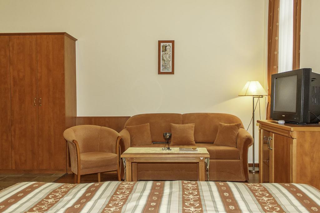 Pannon Hotel Bejelentkezes 20 Oraig, Check-In Until 20 O'Clock, Einchecken Bis 20 Uhr Mohacs Exterior photo