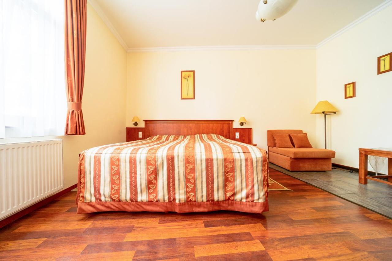 Pannon Hotel Bejelentkezes 20 Oraig, Check-In Until 20 O'Clock, Einchecken Bis 20 Uhr Mohacs Exterior photo