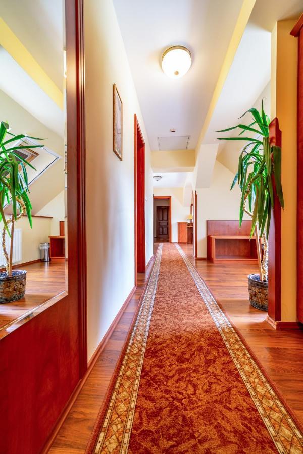 Pannon Hotel Bejelentkezes 20 Oraig, Check-In Until 20 O'Clock, Einchecken Bis 20 Uhr Mohacs Exterior photo