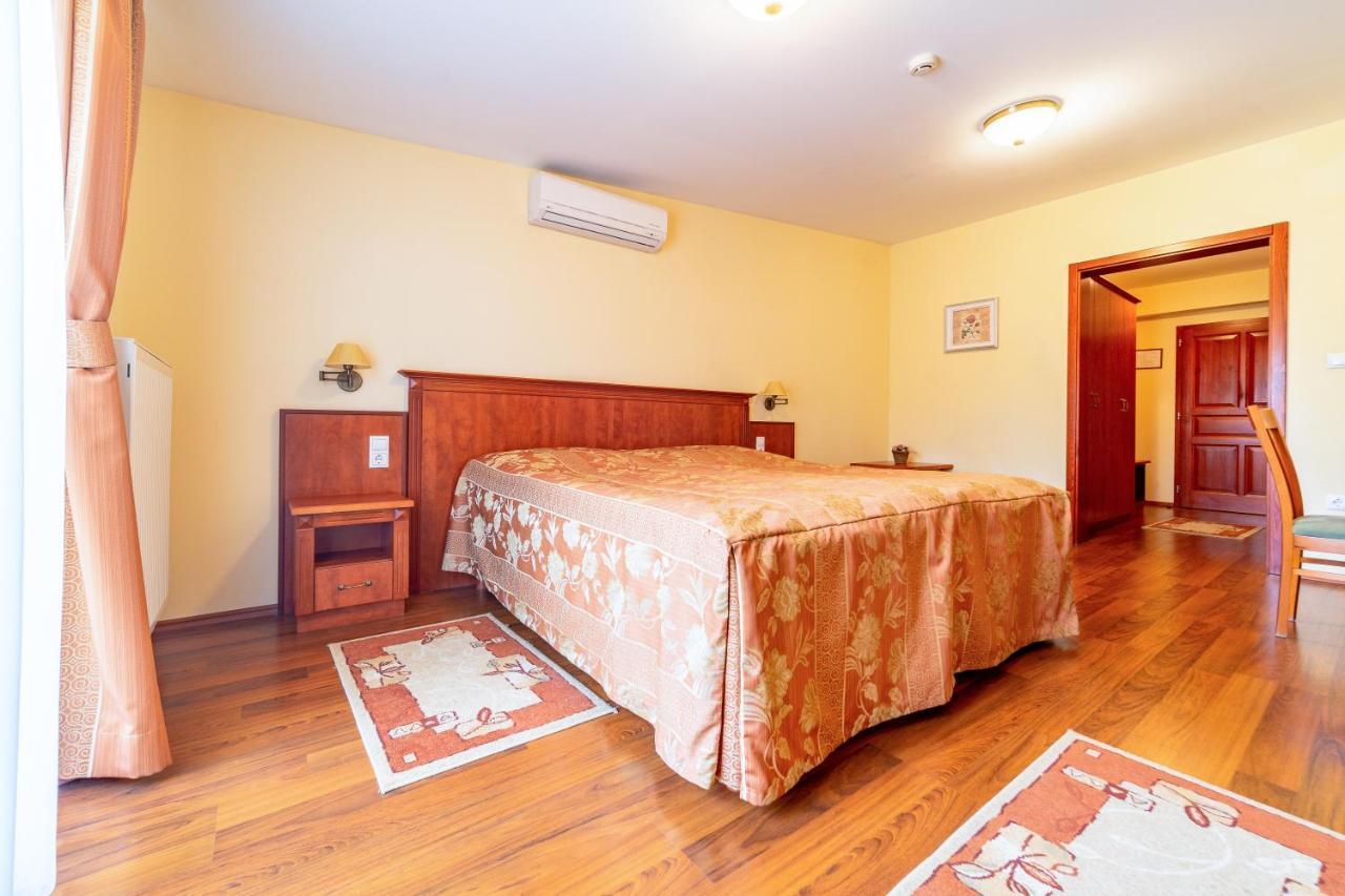 Pannon Hotel Bejelentkezes 20 Oraig, Check-In Until 20 O'Clock, Einchecken Bis 20 Uhr Mohacs Exterior photo